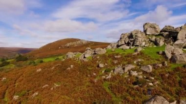 Dron, Dartmoor Milli Parkı, Devon İngiltere tarafından güzel İngiliz sonbahar manzara