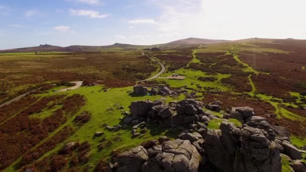 Dartmoor Drone Nadjezdu Podzimní Barvy Krajiny Bonehill Skály Devon — Stock video