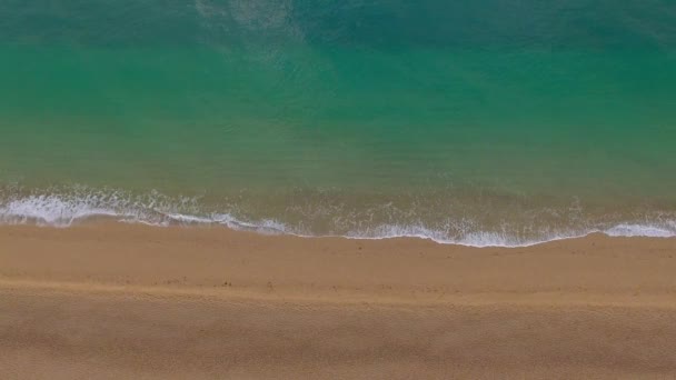 Veduta Aerea Della Spiaggia Sabbia Onde Blu Dell Oceano Bella — Video Stock