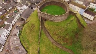14. yüzyıl İngiliz kale kalıntıları, hava uçak görüntüleri, Totnes Castle, Devon İngiltere'de