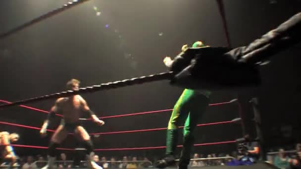 Pro Wrestling Match Acrobatische Hurracanrana Gooien — Stockvideo