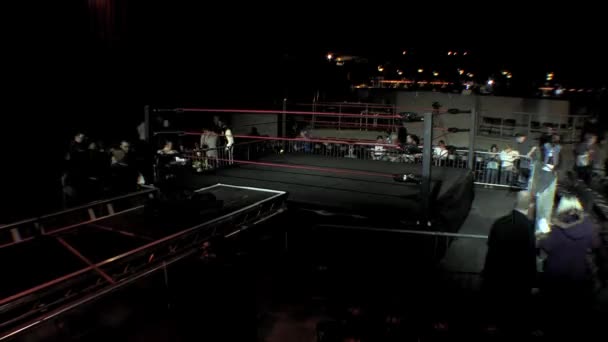 Zaman Atlamalı Pro Güreş Halka Arenada — Stok video