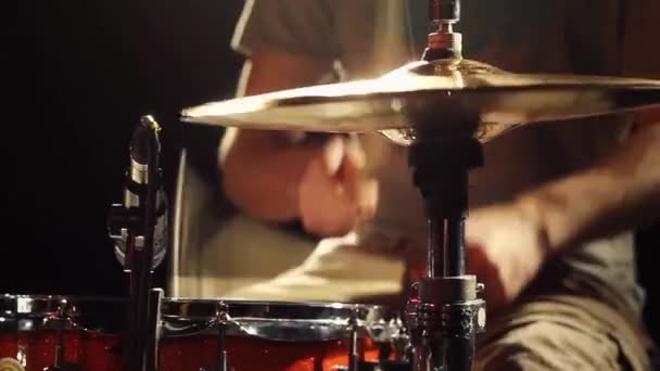 Anonieme Drummer Drummen Het Podium Close Van Hat Snare Drumsticks — Stockvideo