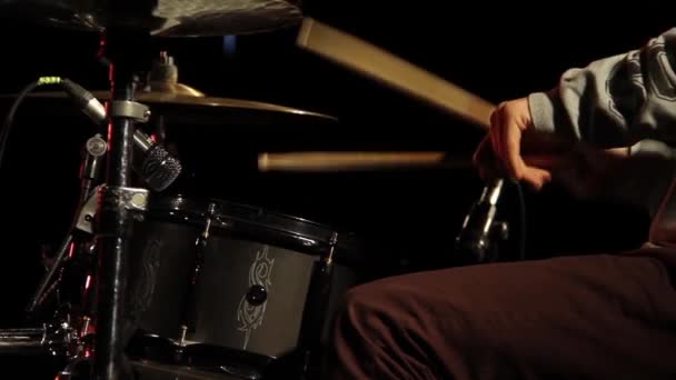 Anonieme Drummer Drummen Het Podium Close Van Drumsticks Snare — Stockvideo