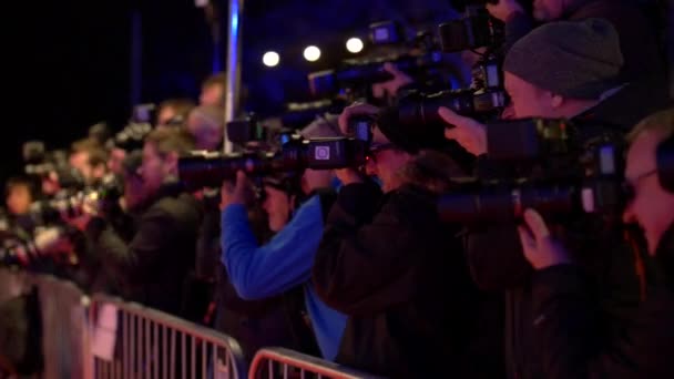 Paparazzi Fotógrafos Câmeras Piscando Evento Celebridade Tapete Vermelho — Vídeo de Stock