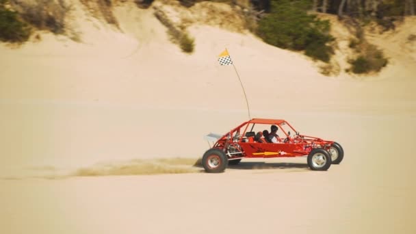 Buggy Sabbia Che Corre Sulle Dune Sabbia Rallentatore — Video Stock