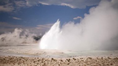 Patlayan şofben: Yellowstone Milli Parkı (süper ağır çekim)