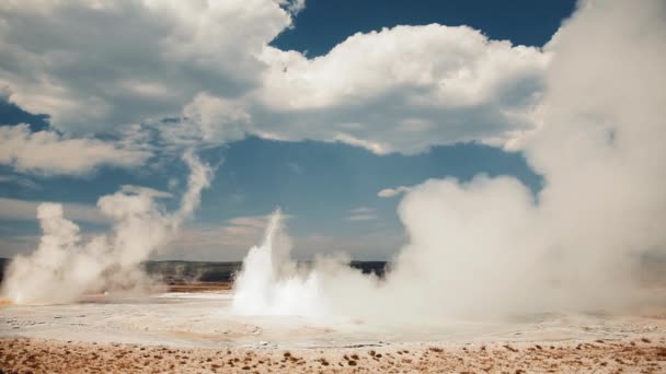 Erupting Geyser Parque Nacional Yellowstone Super Slow Motion — Vídeos de Stock