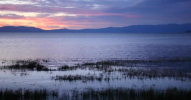 Lake Tahoe, Kaliforniya üzerinde güzel canlı günbatımı gökyüzü