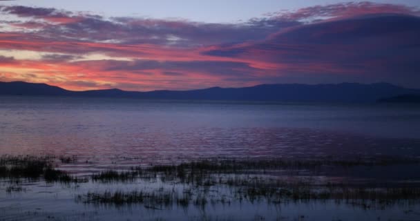 Céu Vibrante Bonito Por Sol Sobre Lago Tahoe Califórnia — Vídeo de Stock