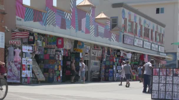 Venice Beach Les Gens Qui Marchent Dans Passé Boutiques — Video