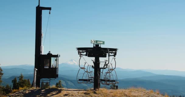 Esvazie Teleférico Fundo Montanhas Cobertas Neve Mount Hood Oregon — Vídeo de Stock