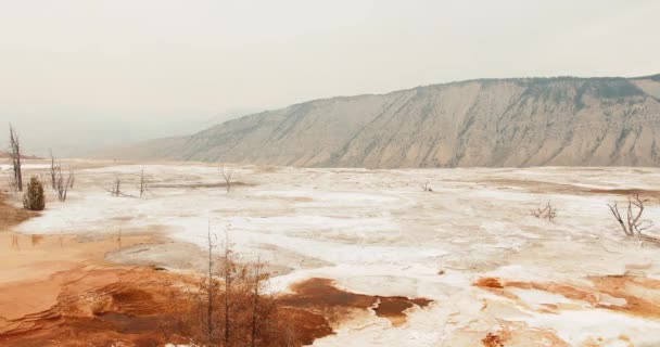 Mammoth Hot Springs Yellowstone National Park Ethereal Landscape — Videoclip de stoc