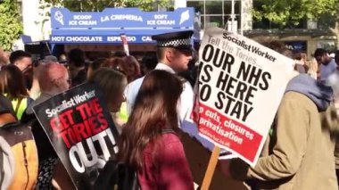 Anti-muhafazakar işaretler, İngiltere'de kemer sıkma protesto 2015, Bristol grubu