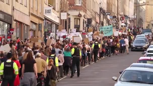 Gente Marchando Con Carteles Protestas Por Austeridad Reino Unido 2015 — Vídeos de Stock