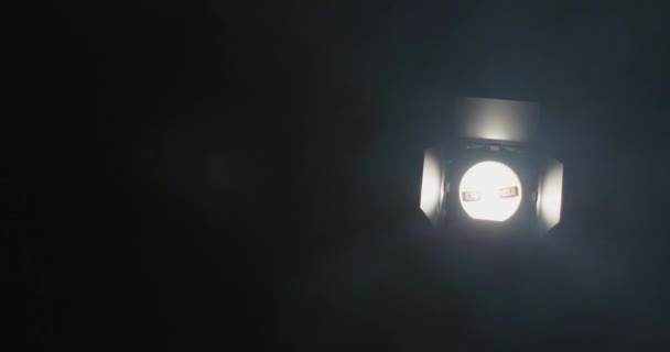 Etapie Światła Włączone Smokey Tło — Wideo stockowe