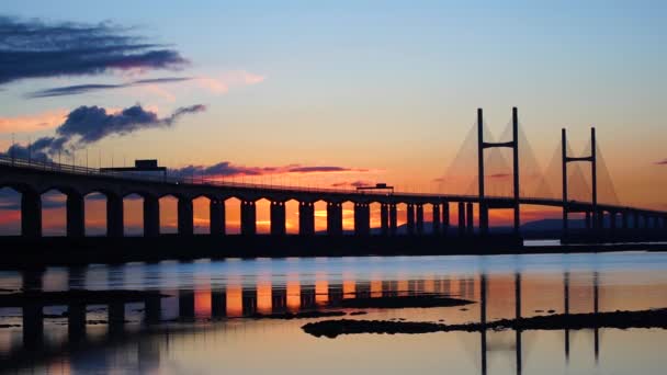 Brug Water Bij Gouden Zonsondergang Met Reflectie Severn Bridge Bristol — Stockvideo