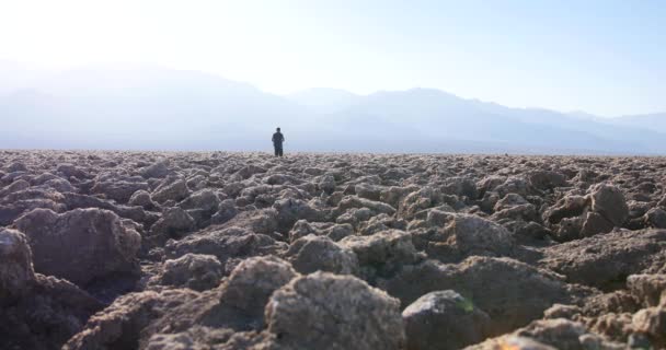 Caminhada Turística Devil Golf Course Parque Nacional Vale Morte Califórnia — Vídeo de Stock