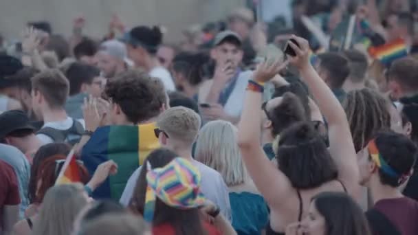 Музыкальный Фестиваль Crowd Dancing Outdoor Gig Bristol Pride — стоковое видео