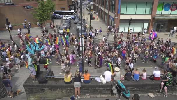Марш Гордости Центру Города Бристоль Великобритания — стоковое видео