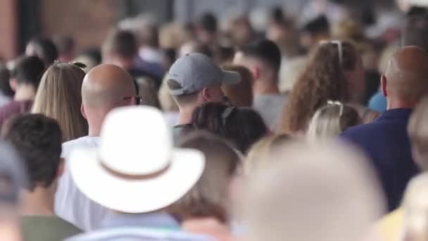 Натовп Людей Йдуть Жвавого Міста Мальовничі — стокове відео