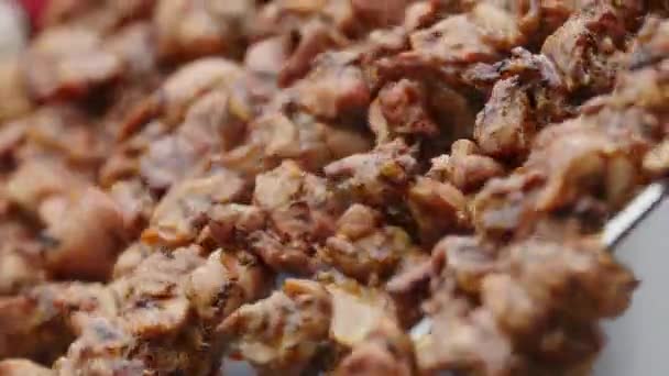 Kuřecí Kebab Špejle Rotující Nad Gril Pouliční Potravin Trhu — Stock video