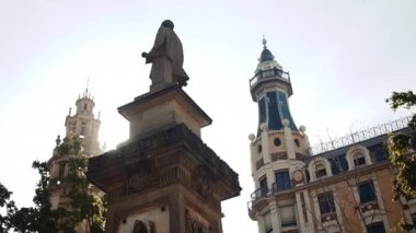 Heykel ve güneş patlaması Barcelona City