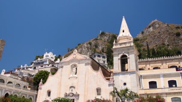 Όμορφη Εκκλησία Της Σικελίας Βουνό Φόντο — Αρχείο Βίντεο