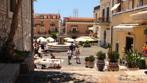 Toeristen Lopen Straat Taormina Sicilië Italië — Stockvideo