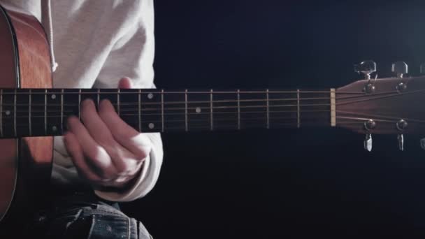 Músico Anônimo Tocando Guitarra Acústica Close — Vídeo de Stock