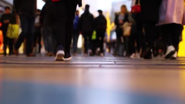 Crowd Walking Shopping Mall Gros Plan Sur Les Pieds — Video