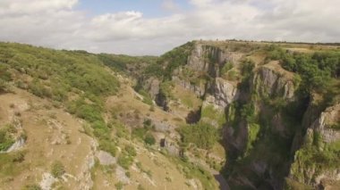 Güzel yeşil Cheddar Gorge, Somerset İngiltere'de hava manzara