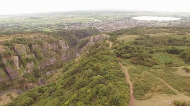 Aerial Krajobraz Wąwóz Cheddar Wieś Zbiornik Drone Strzał — Wideo stockowe