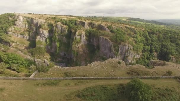 Paisaje Aéreo Hermosa Garganta Verde Cheddar Somerset Inglaterra — Vídeo de stock