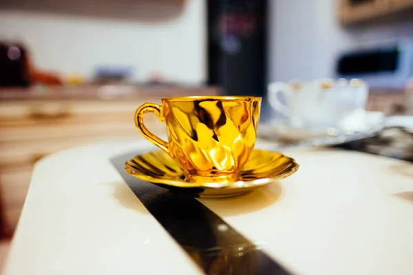 Masada bir fincan çay. 