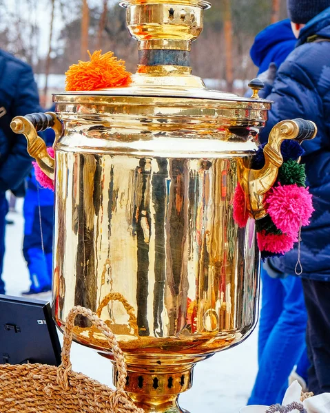 Güzel Samovar. Maslenitsa tatilinde