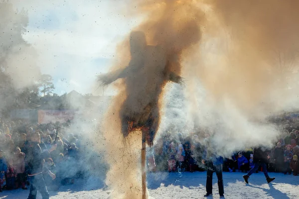 Karnaval festivalinde Yanan Effigy