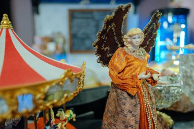 melek figürü, Yeni Yıl enstalasyonları