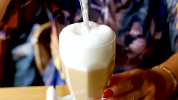 Cup of coffee close up. The girl pours sugar into a cup. — Stock video