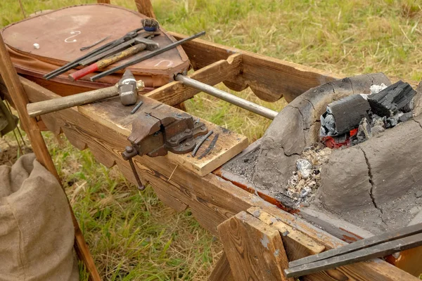 Eski Rus duman makinesi. Metal ürünleri yapımı
