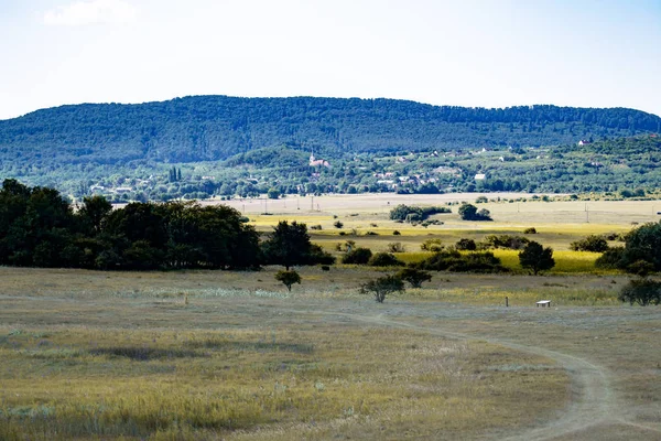 Земледельческий Ландшафт Венгрии Горами Мирными Красками — стоковое фото