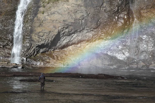 Hombre Lado Montmorency Falls Quebec Pesca Agua Con Arco Iris — Foto de Stock