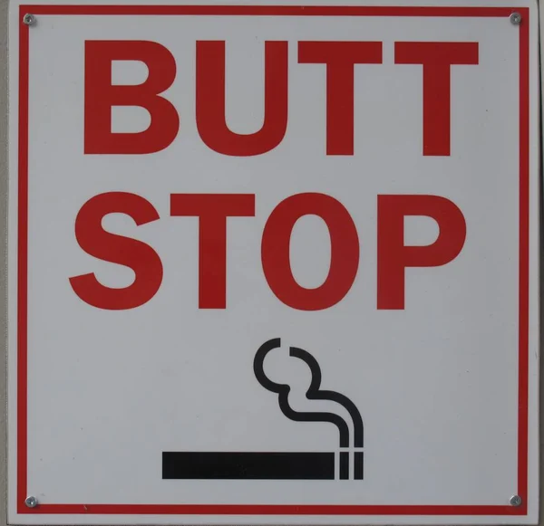 Cartel Divertido Carretera Que Dice Gente Que Meta Sus Cigarrillos — Foto de Stock