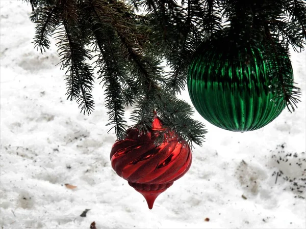 Ornements Noël Suspendus Arbre Extérieur — Photo