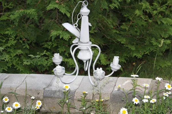 Grey Painted Chandelier Sitting Outdoors Concrete Bricks Daisies — Stock Photo, Image