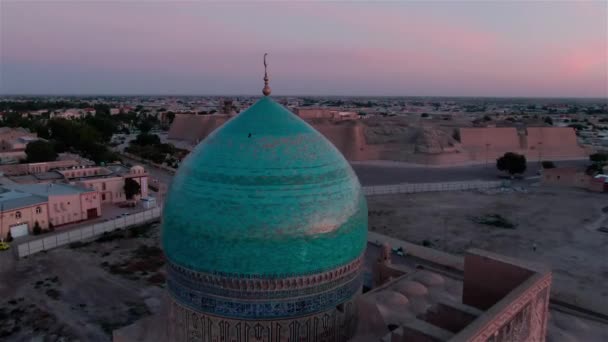夜のブハラ要塞 ウズベキスタン の箱舟無人機に撃たれて — ストック動画