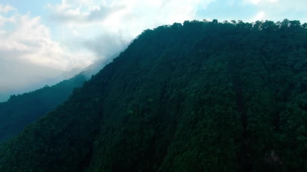 Wolken Boven Groene Bergen Bali Indonesië Drone Antenne Slow Motion — Stockvideo