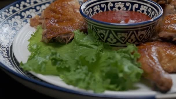 Close Central Asian Whole Fried Chicken Decorated Plate Slow Motion — Stock Video