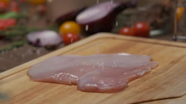 Chef Profissional Prepara Filé Frango Antes Fritar Fechar Câmera Lenta — Vídeo de Stock