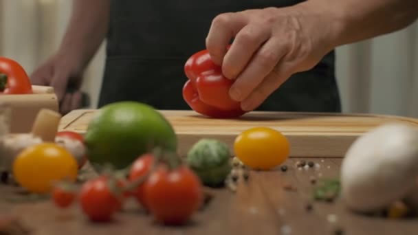 Professional Chef Prepares Red Green Bell Pepper Close Slow Motion — Stock Video